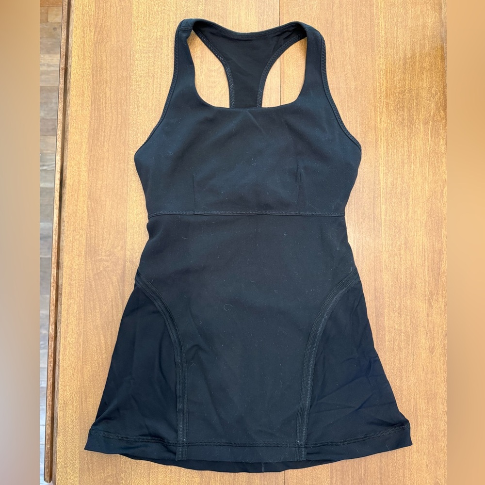 Black structured Lululemon workout top with built in bra.